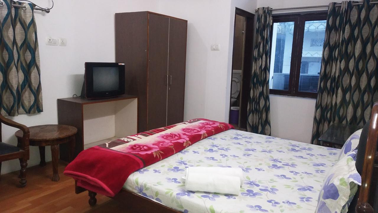 Ishan Paying Guest House Varanasi Exterior photo